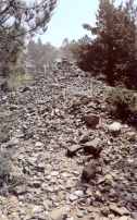 Mayor de todos los " milladoiros ", montones de piedras traidas por los romeros para dar f de haber hecho la romera.