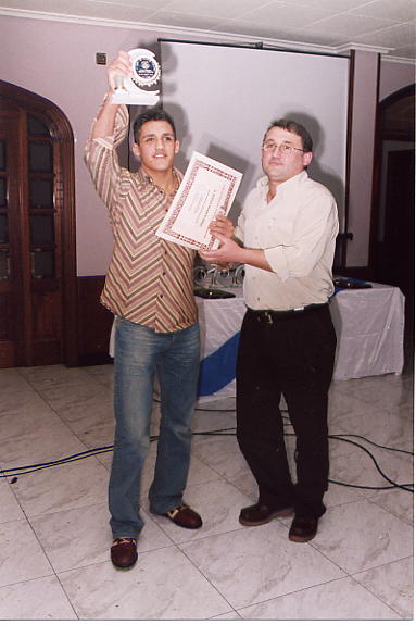 Adrin Blanco recibe o galardn de Mellor Nadador do Presidente do C.N. Cedeira.